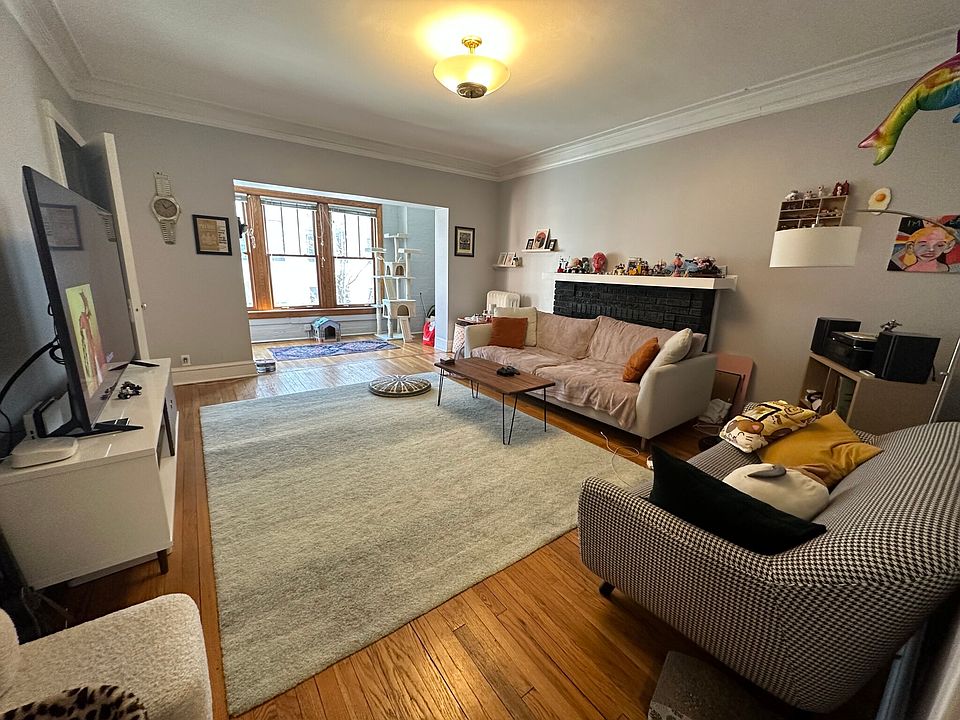 1st image of 5606 N Kenmore Ave #2