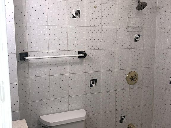 5th image of 2521 Oceancrest Blvd #1