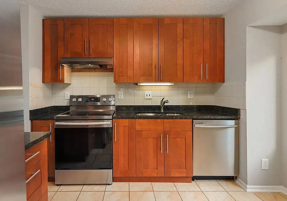 3 bed, 1894 sqft, $2,925 — Photo 4