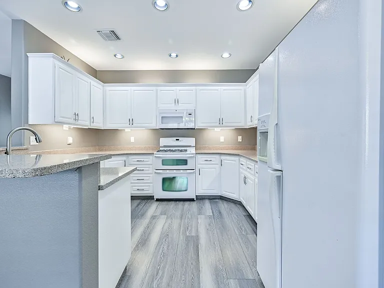317 W Shamrock Ave — Photo 12