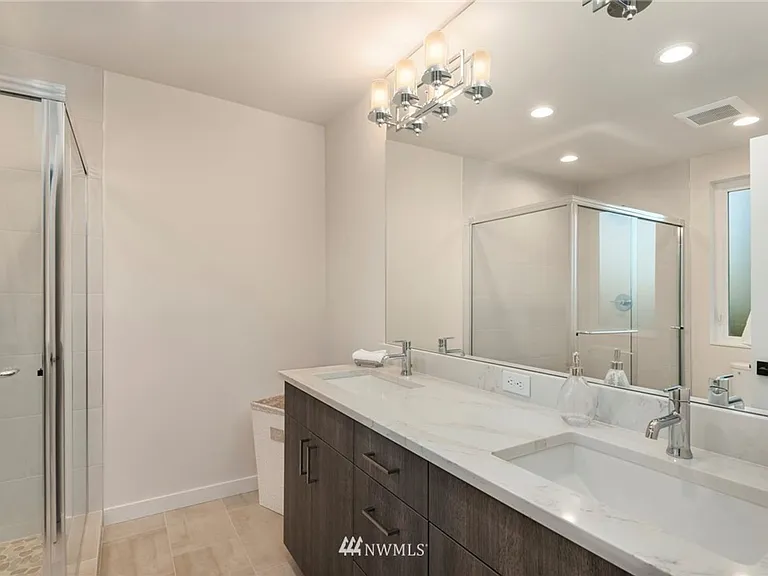 915 N 103rd St #B — Photo 8