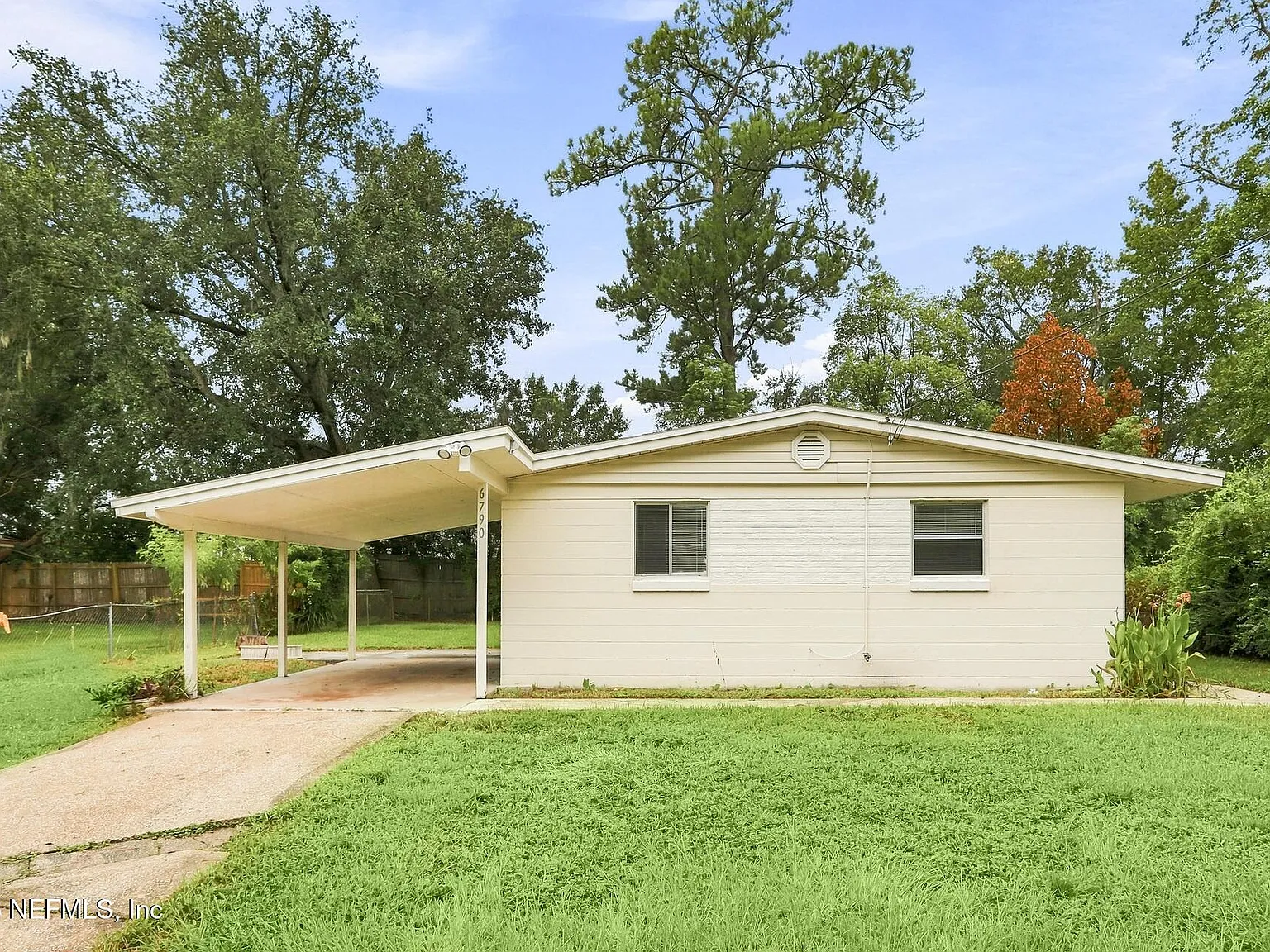 3 bed, 1.0 bath, 975 sqft, $1,225 — Photo 1