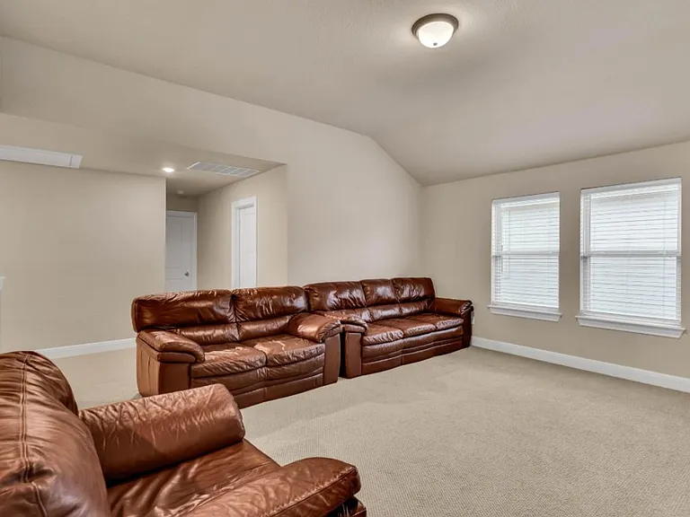 129 Birkshire Dr — Photo 24