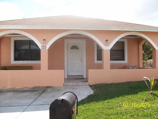 2nd image of 725 W 2nd St
