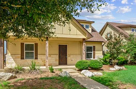 4 bed, 1740 sqft, $2,200 — Photo 2