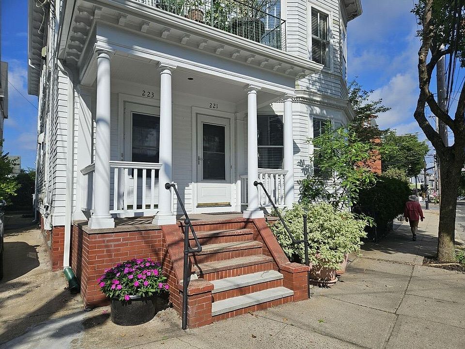 1st image of 221 Knight St #1