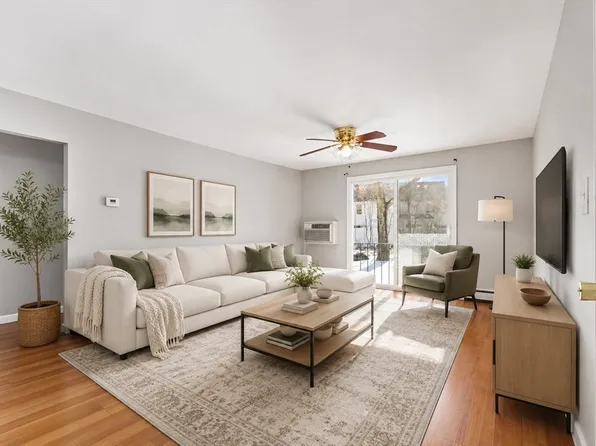 82 Boylston Ln APT 21, Lowell, MA 01852
