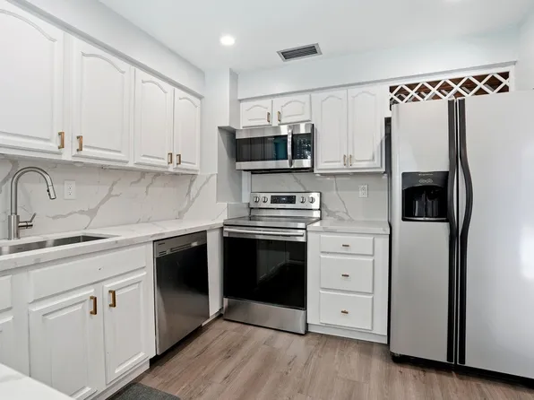 4502 Parrot Ave, Naples, FL 34104
