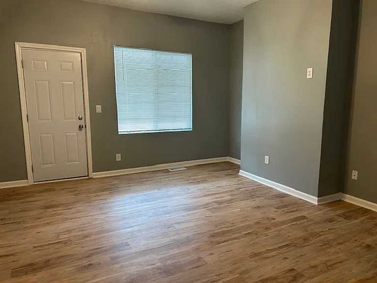 425 Huffman Ave — Photo 5