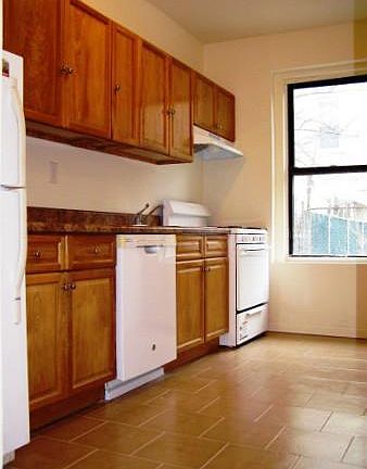 4th image of 2269 41st St