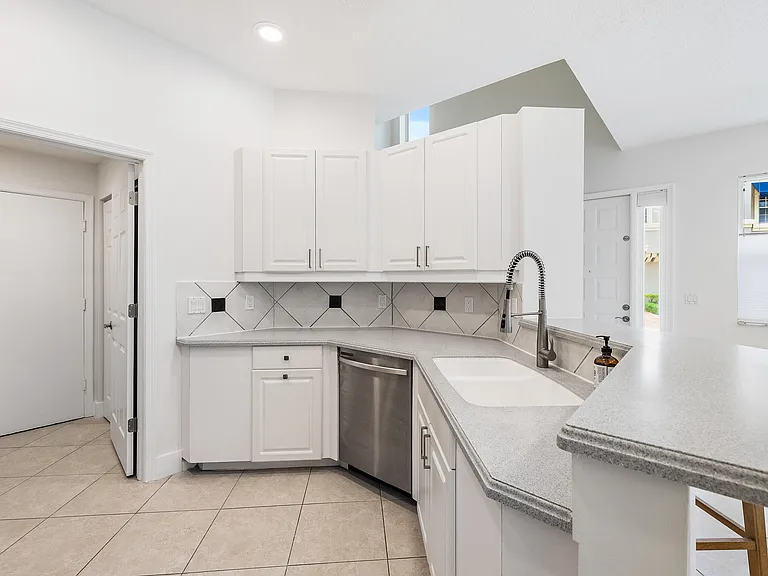 601 Resort Ln — Photo 9