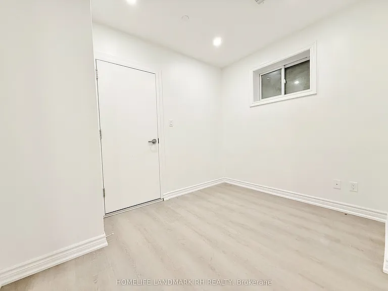 414 Dundas St W #202 — Photo 4