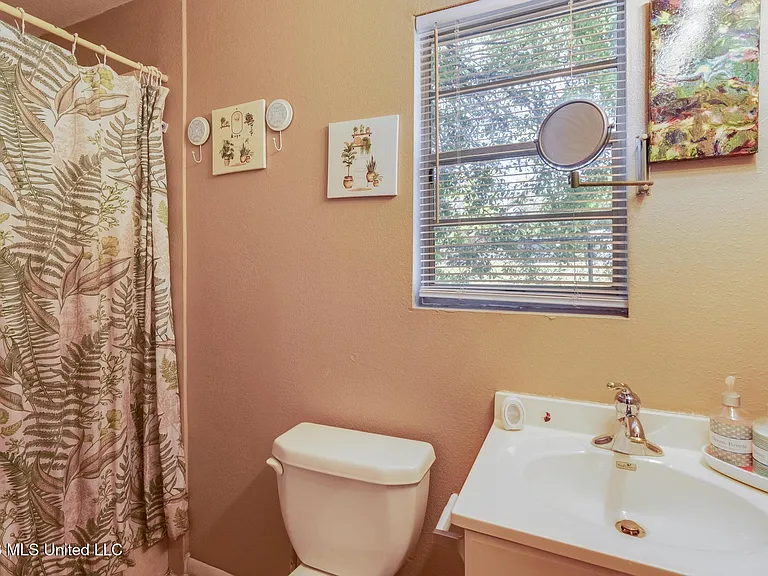 1102 Tucker Ave — Photo 12