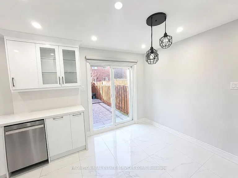 108 Parktree Dr — Photo 4