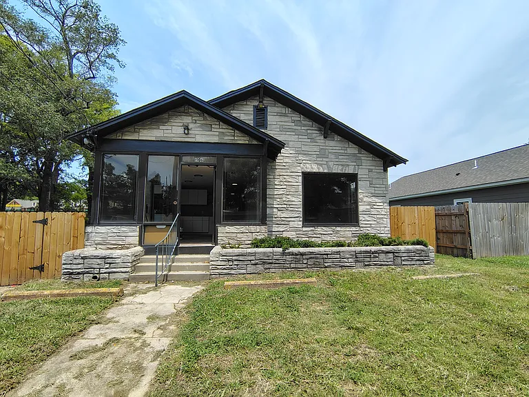 1906 E McLemore Ave — Photo 9