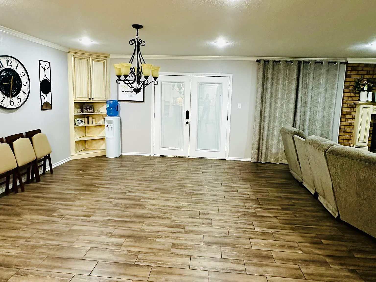 4 bed, 2.5 bath, 2811 sqft, $2,700 — Photo 2