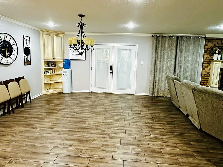 6419 Sleepy Hollow Ave — Photo 2