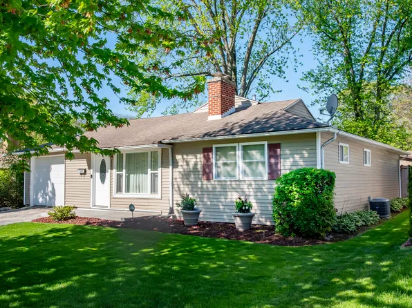 220 N Knollwood Dr, Wheaton, IL 60187