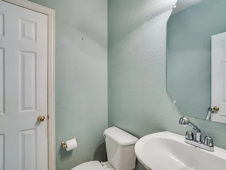 4529 Burnhill Dr — Photo 9