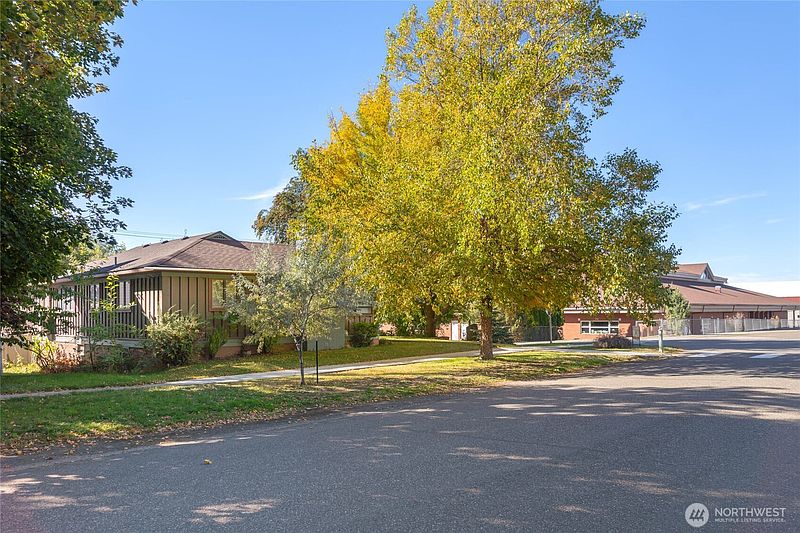 3rd image of 300 E Birch Street