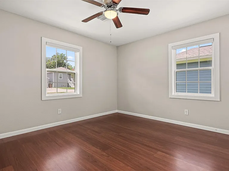 2318 Pecan St — Photo 13