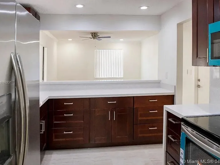 4804 SW 118th Ter — Photo 4
