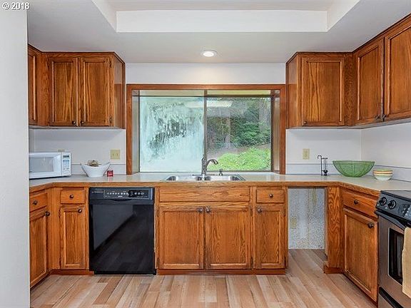 5th image of 15305 NE Winsor Dr