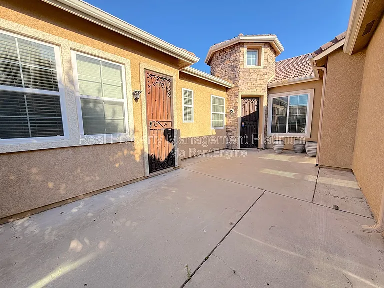 5801 W Chennault Ave — Photo 7