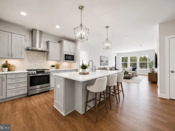 3927 Fair Ridge Dr APT 503, Fairfax, VA 22033