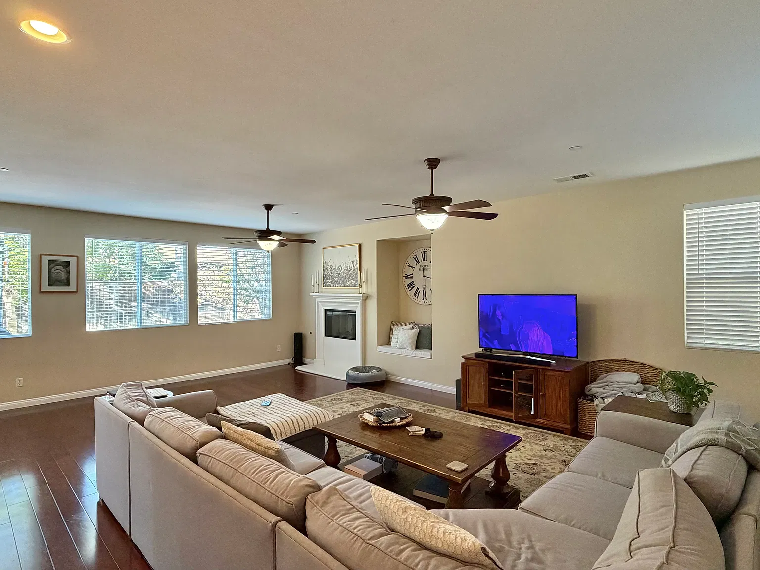 4 bed, 2.5 bath, 2901 sqft, $5,800 — Photo 4