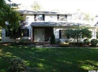 11597 Forest View Dr, Chardon, OH 44024