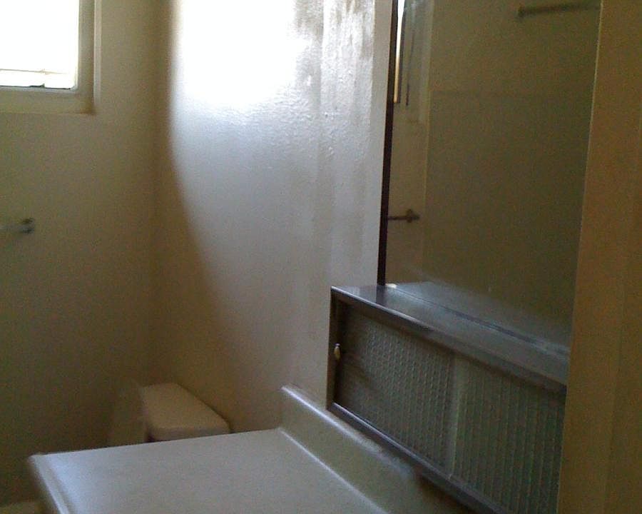 2nd image of 459 County Rd APT B