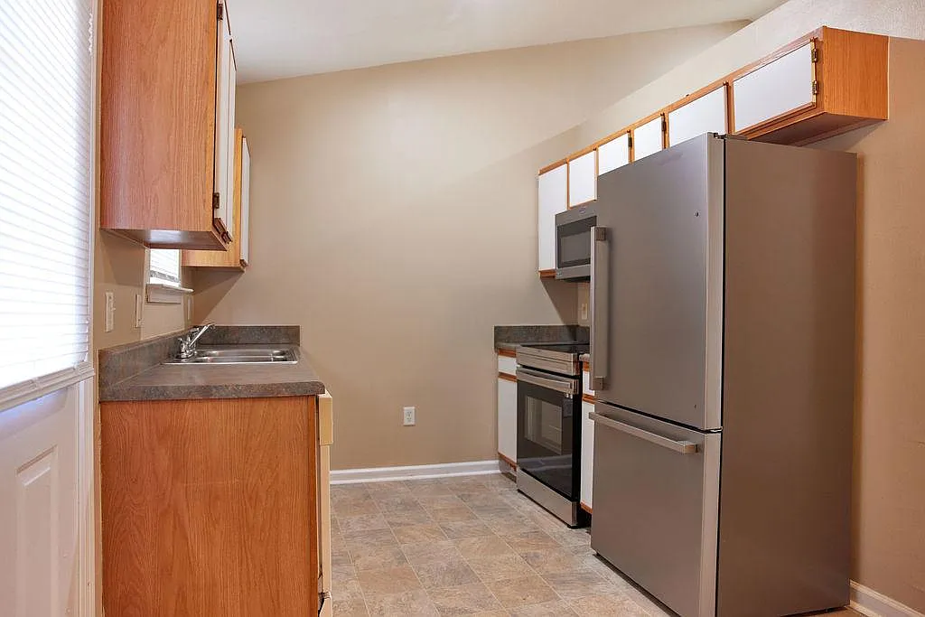 109 Lora Ln — Photo 1