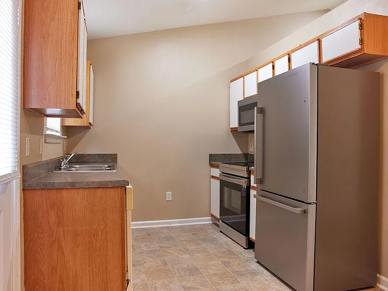 109 Lora Ln #A — Photo 1