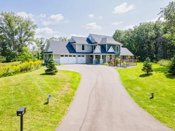 130 Lost Lake Ct, Mahtomedi, MN 55115