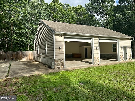 3rd image of 63 Town And Country Dr