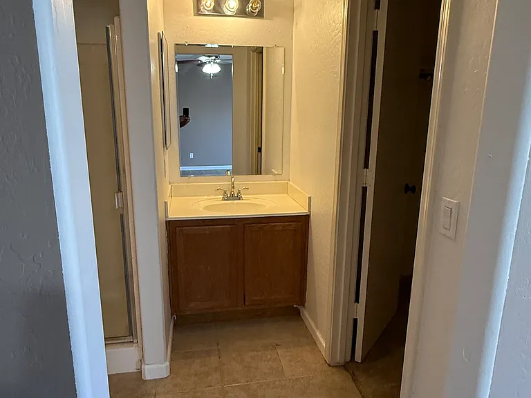Master vanity & Closet