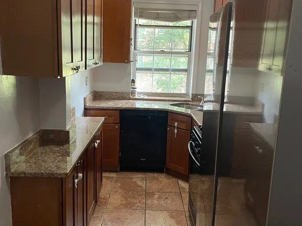 78-05 Park Drive East image 3 of 10