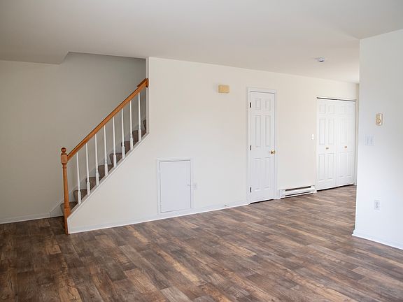 3rd image of 10 Diamond Spring Cir