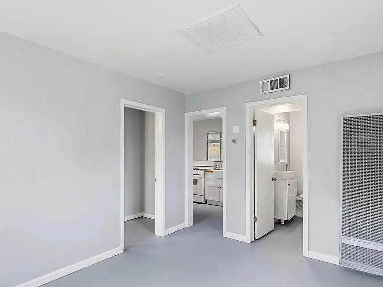 121 W Birdman Dr #A — Photo 6