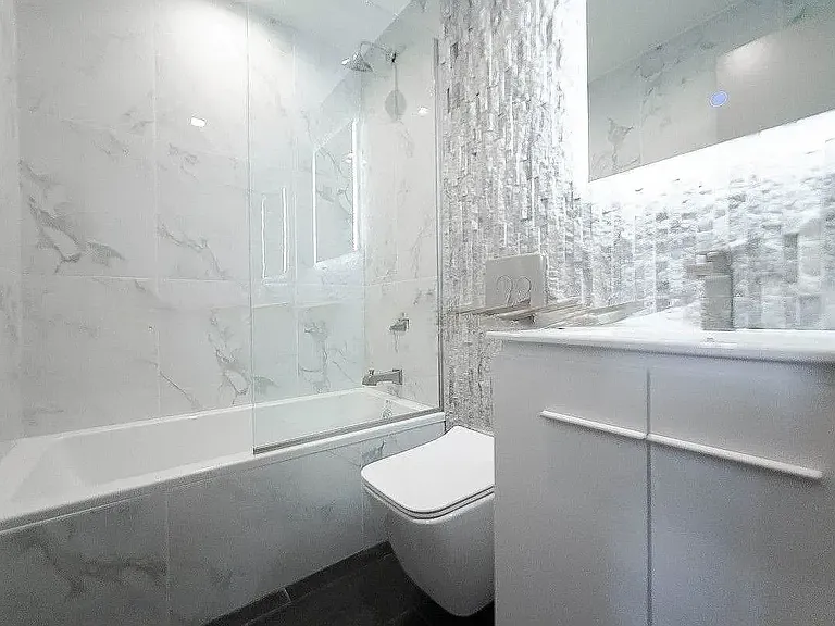 98 Meserole St #2L — Photo 8