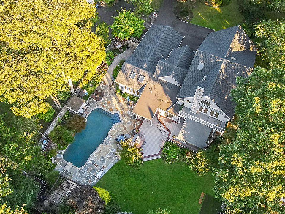 1st image of 84 McCulloch Drive