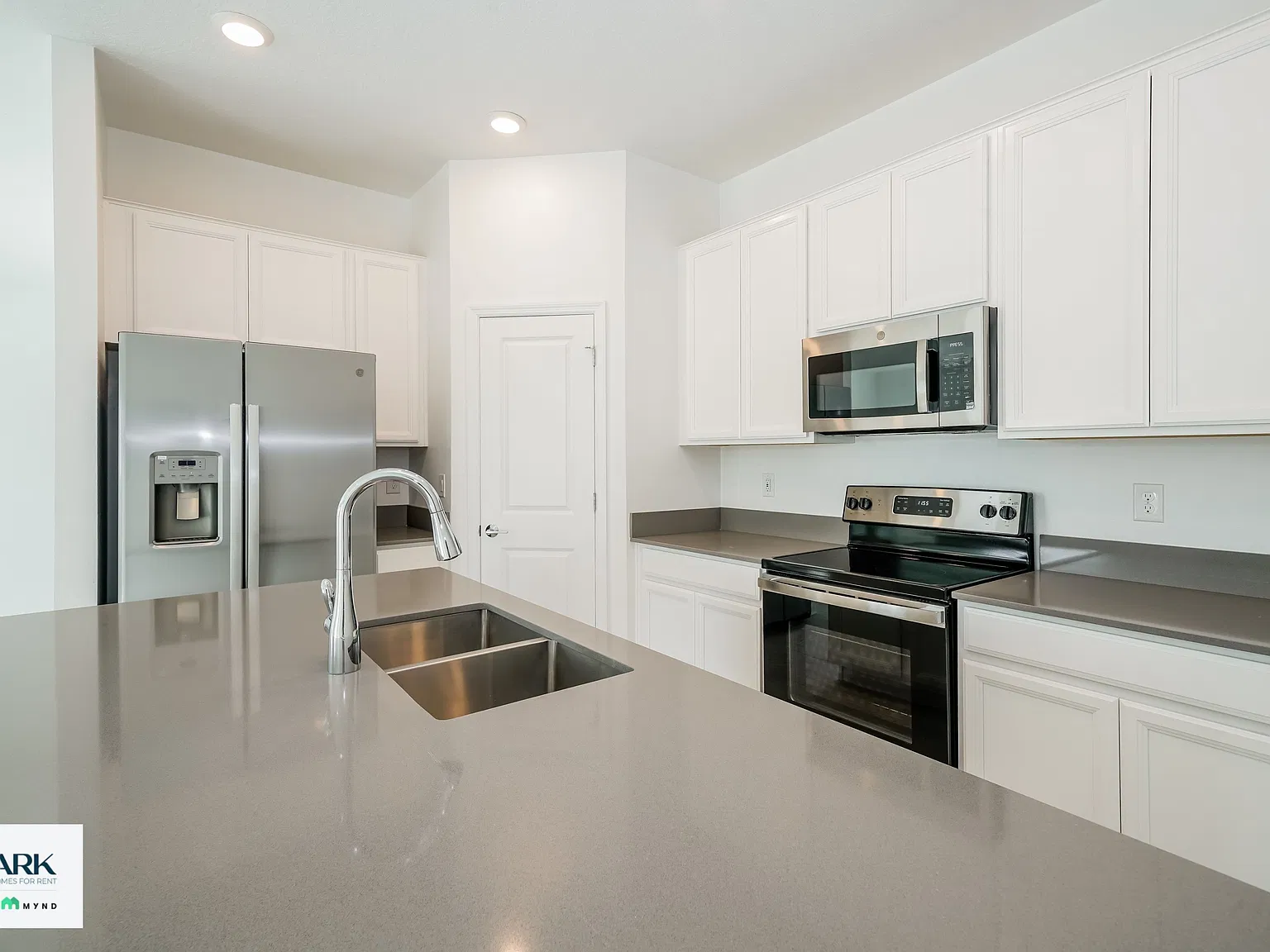 3 bed, 2.0 bath, 1555 sqft, $1,765 — Photo 4