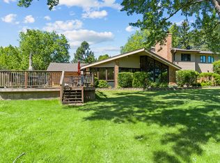 3305 Old McHenry Rd, Long Grove, IL 60047