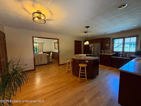 5th image of 102 Emerson Close