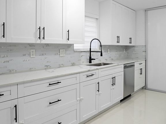 4th image of 10795 SW 42nd Ter