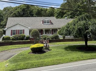 36 Leeds Blvd, Farmingville, NY 11738