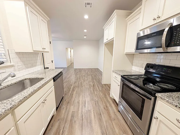 425 Chalk Hill Ct — Photo 9