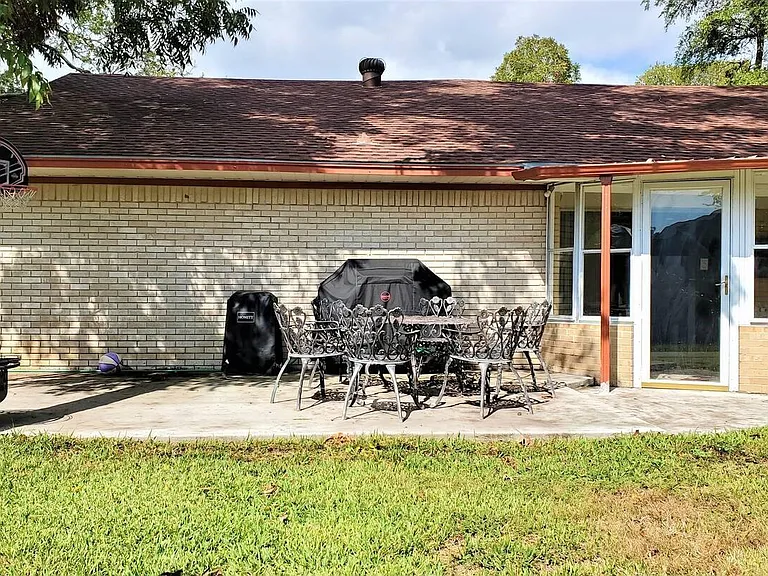 502 Forest Cir — Photo 30