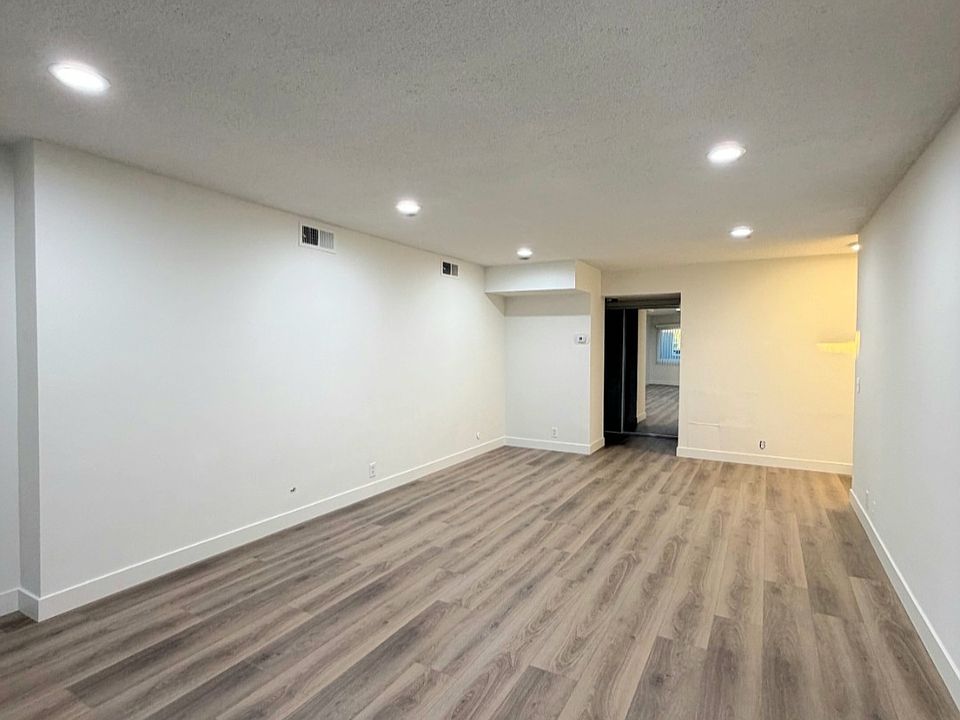 1st image of 144 S Doheny Dr #41